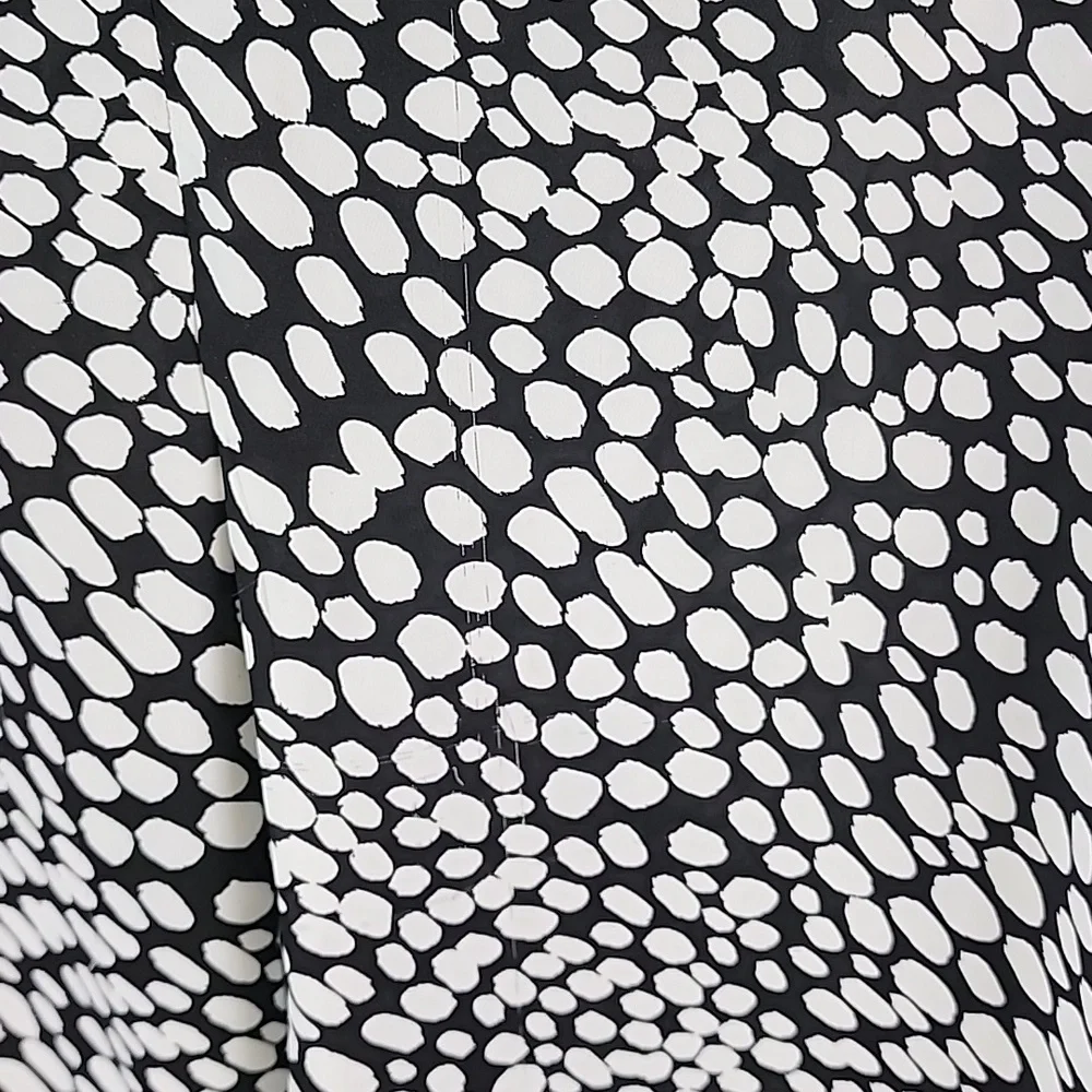 Ophelia Rose black white print vneck blouse Size 2X - Picture 2 of 7